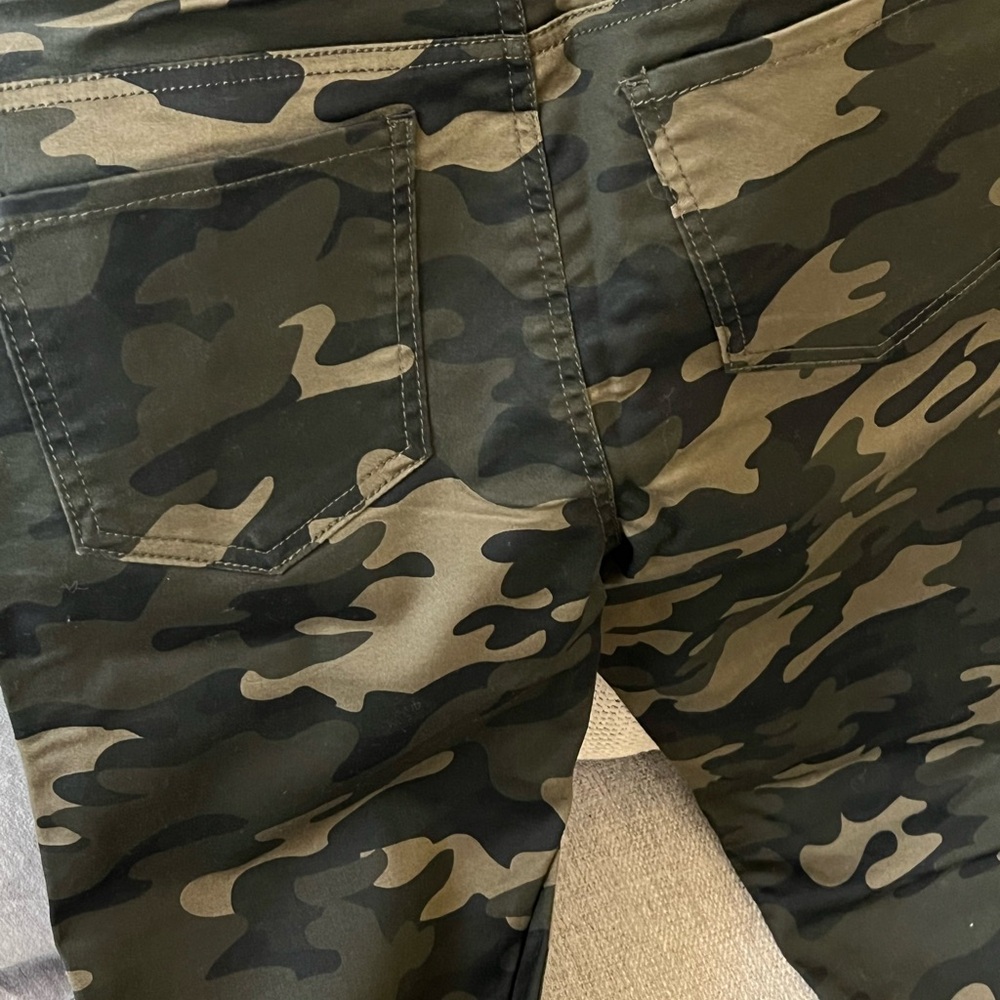 NY & Co. pull-on camouflage slim fit pants